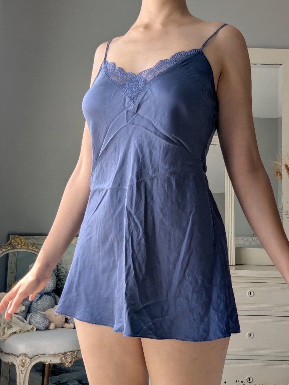 Victoria's Secret Small Blue Lace-Trimmed Mini-Length Cute 100% Silk Chemise - Picture 2 of 13